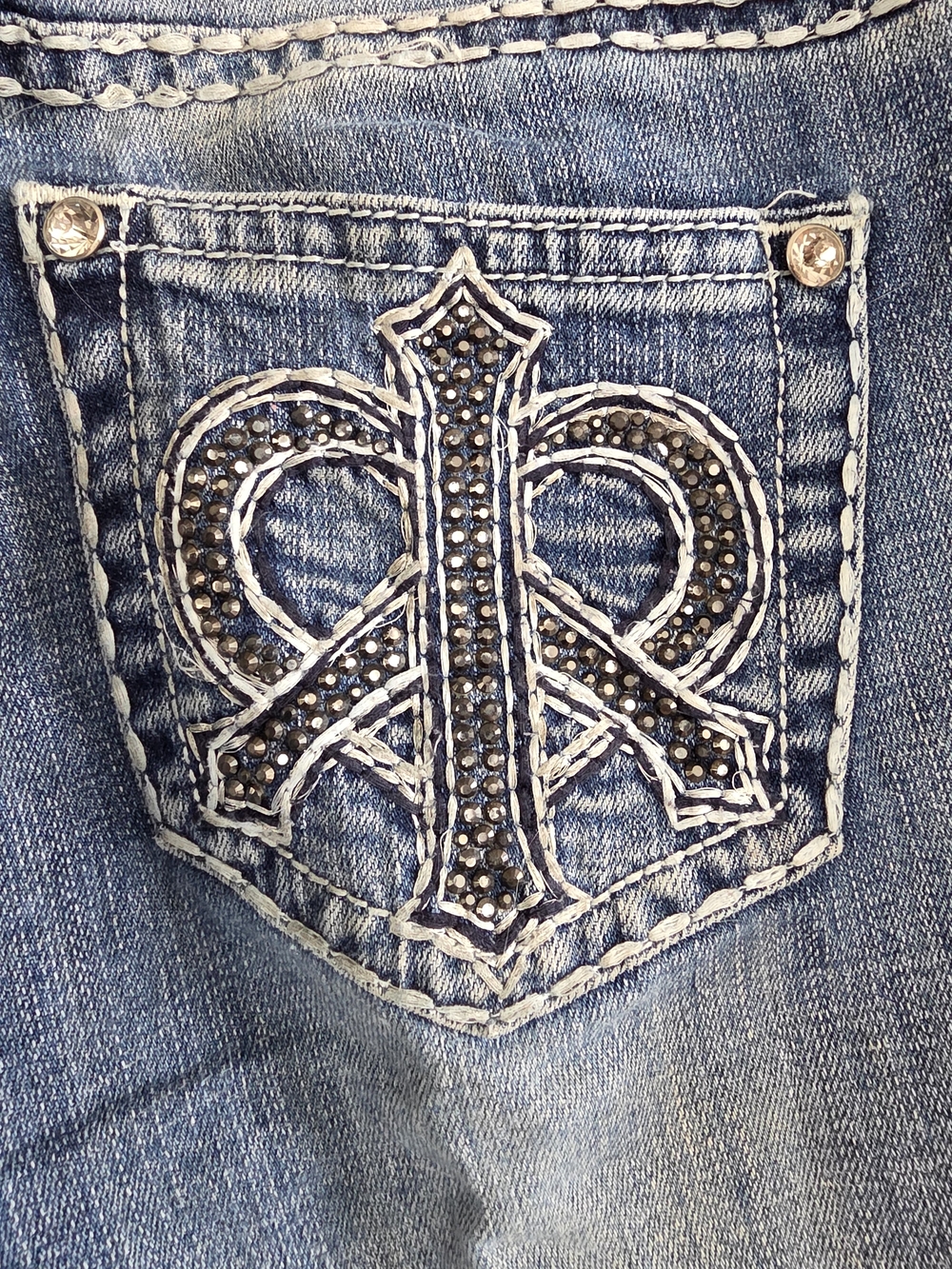 Rock & Roll Cowgirl Light Blue Straight Leg Jeans with Rhinestone Logo Pocket